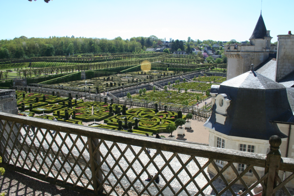Buyers-Agent-France-formal-garden-view